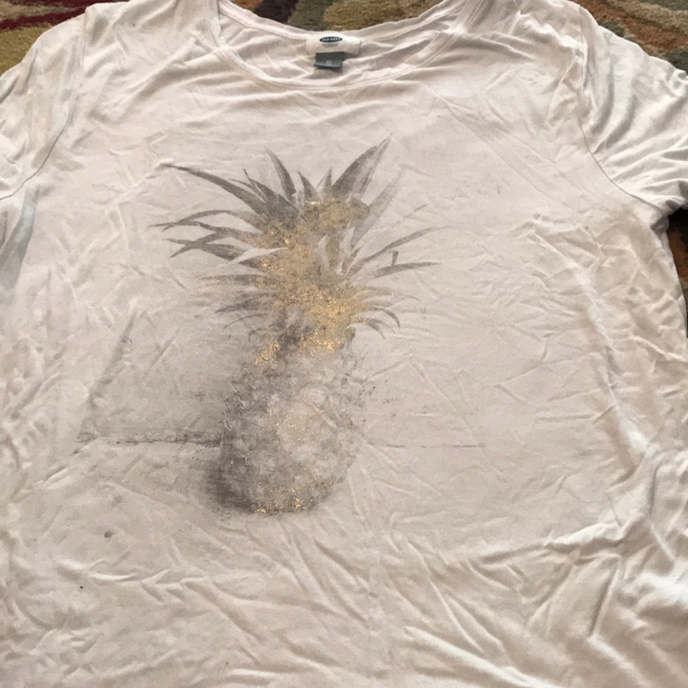 Old navy t shirt never worn